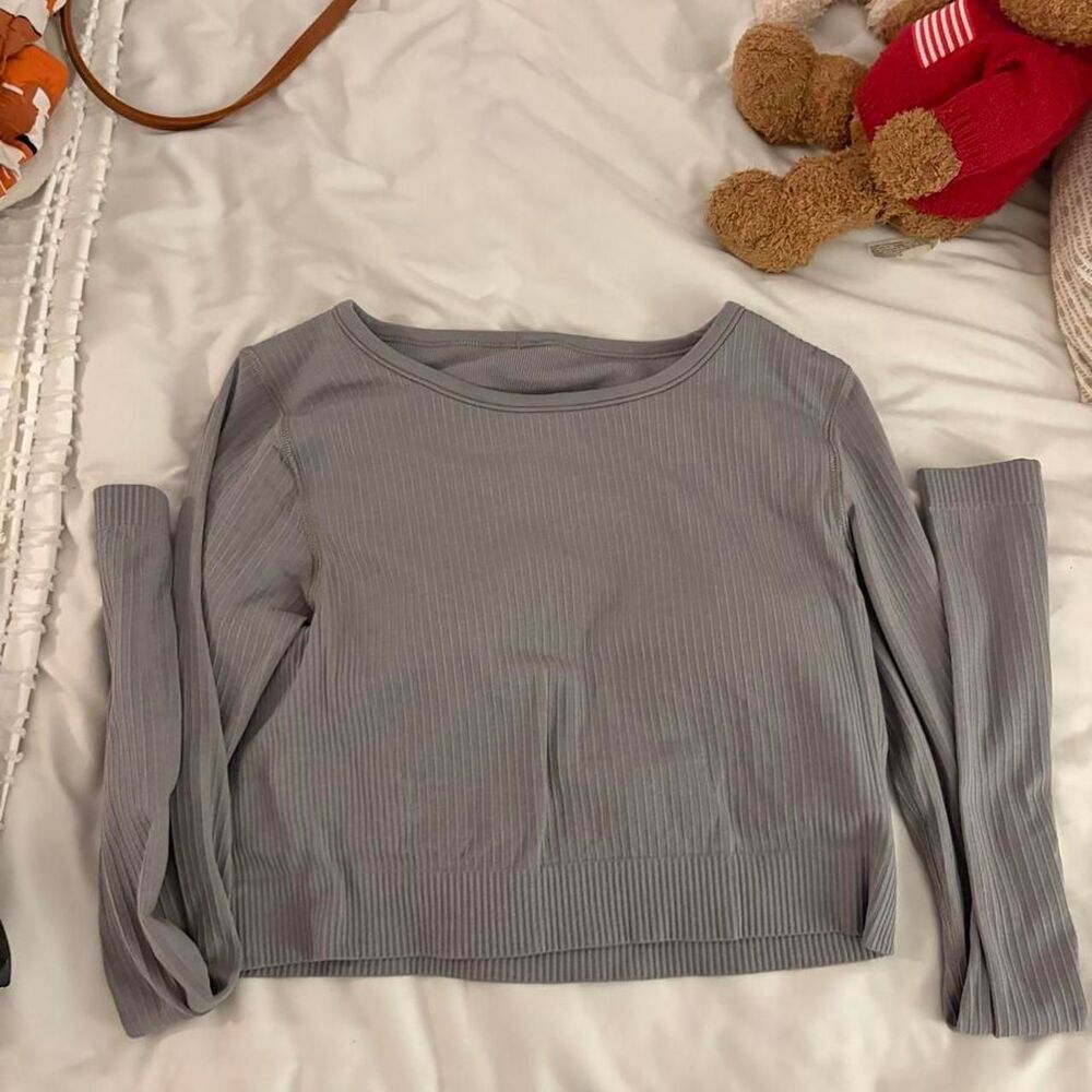 Lululemon Women's Blue and Grey Shirt